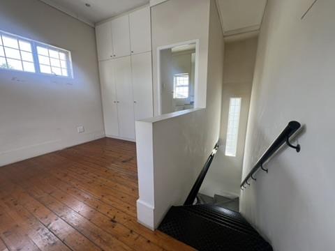 1 Bedroom Property for Sale in Vredehoek Western Cape